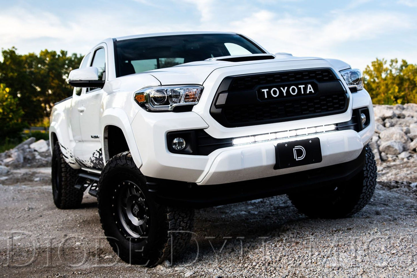DD Grille Light Kit: Toyota Tacoma (16-20) (SS30 Bar / Amber / Driving Beam) - Off Road - Veh. Spec (Image 6 of 6)