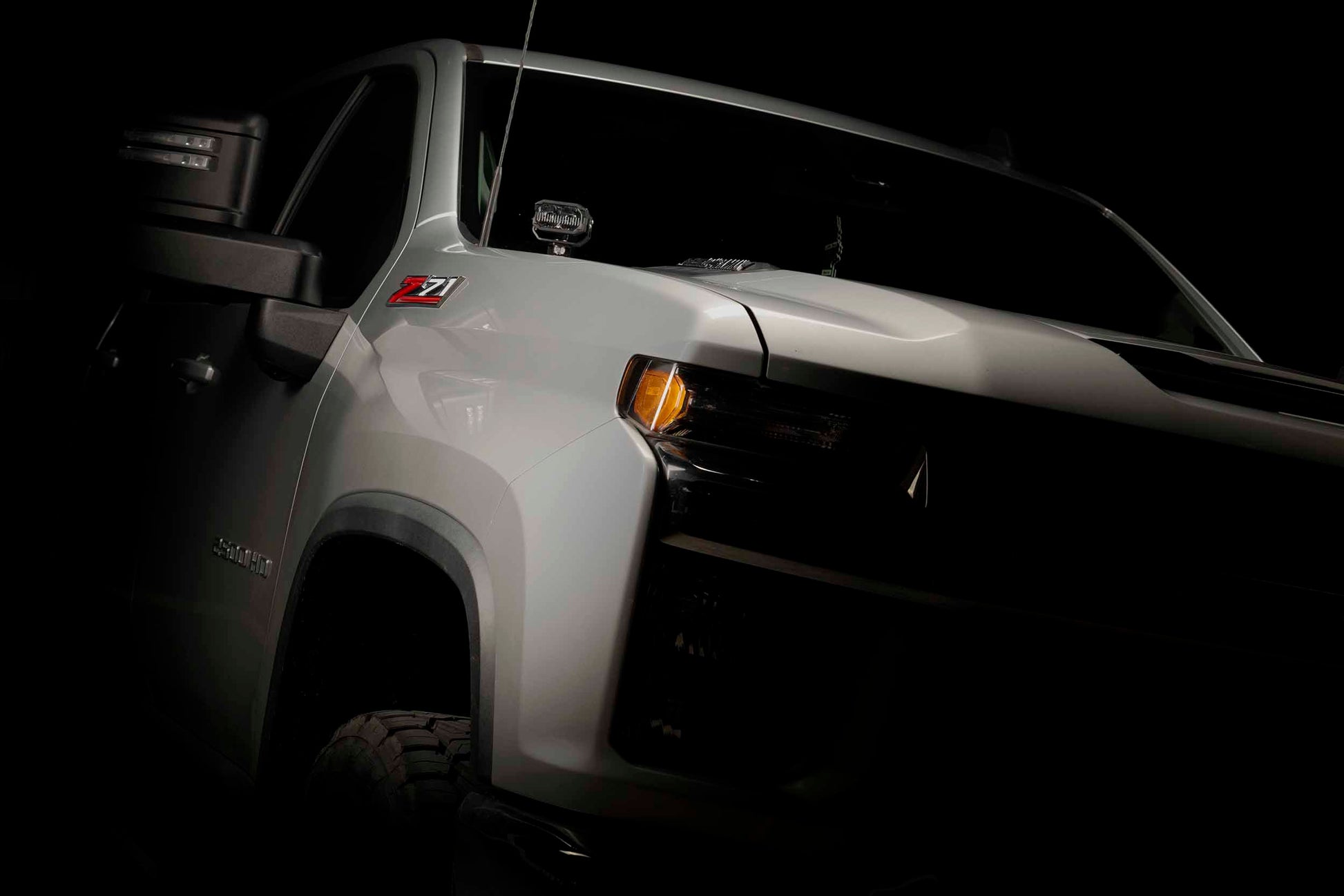 Morimoto 2Banger Ditch Light Kit: 20-24 Silverado HD (HXB White Combo Beam) - Off Road - Veh. Spec (Image 4 of 6)