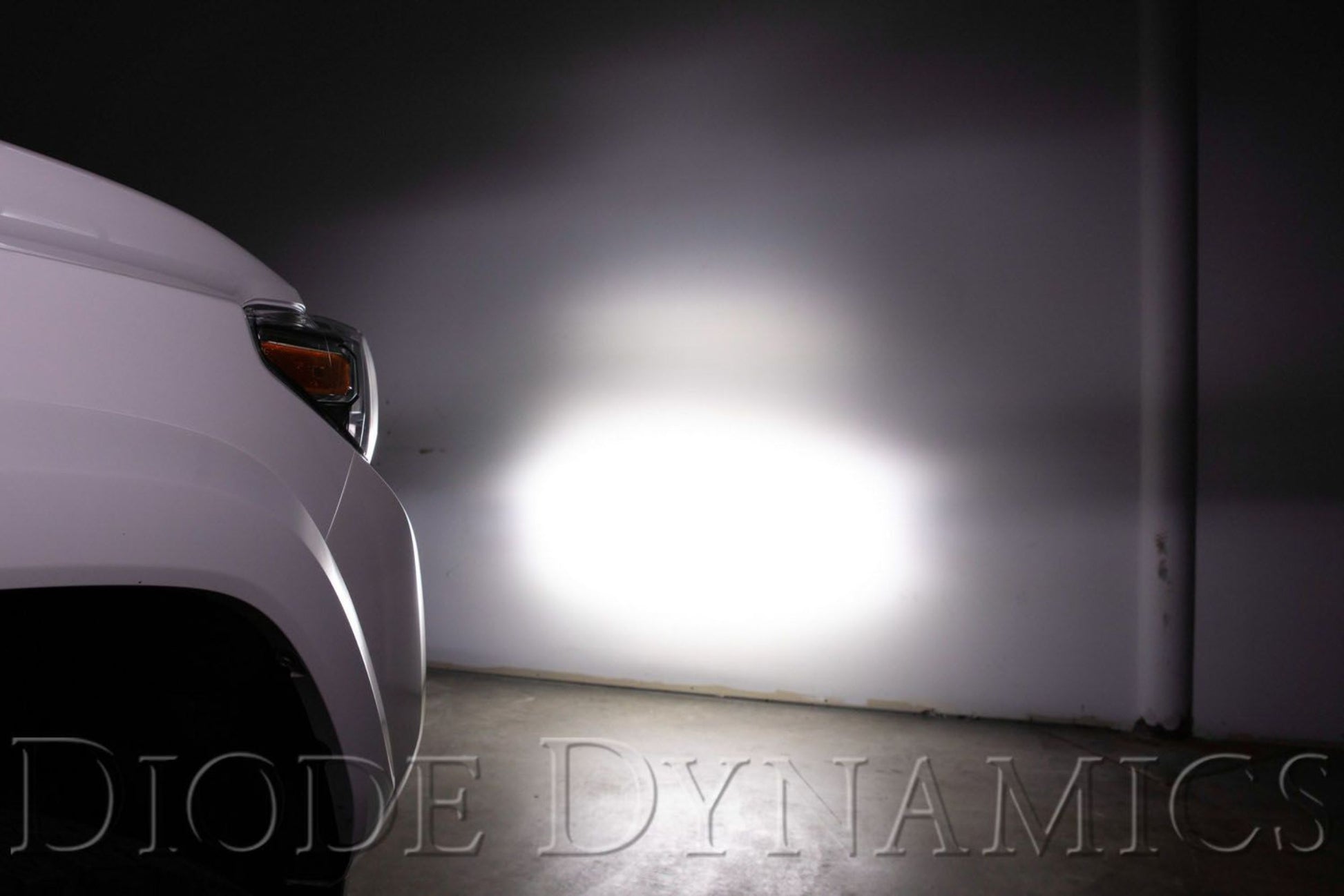 DD Grille Light Kit: Toyota Tacoma (16-20) (SS30 Bar / Amber / Driving Beam) - Off Road - Veh. Spec (Image 5 of 6)