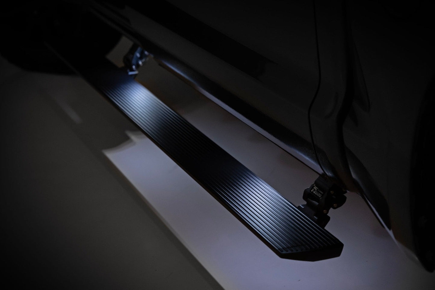 Power Running Boards | Dual Electric Motor | Ford Expedition 2WD/4WD (18-26) - Steps & Runningboard (Image 5 of 6)