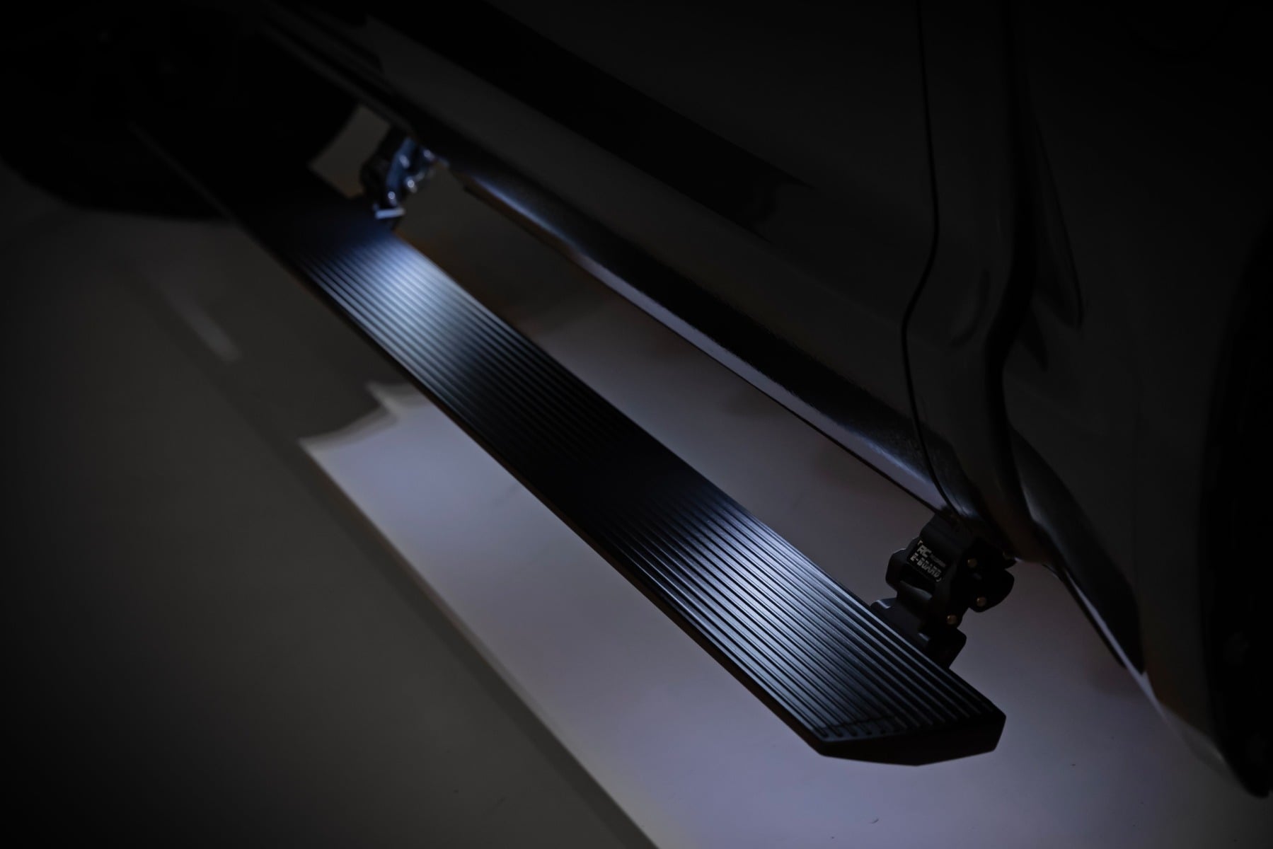 Power Running Boards | Dual Electric Motor | CrewMax | Toyota Tundra (22-26) - Steps & Runningboard (Image 5 of 6)
