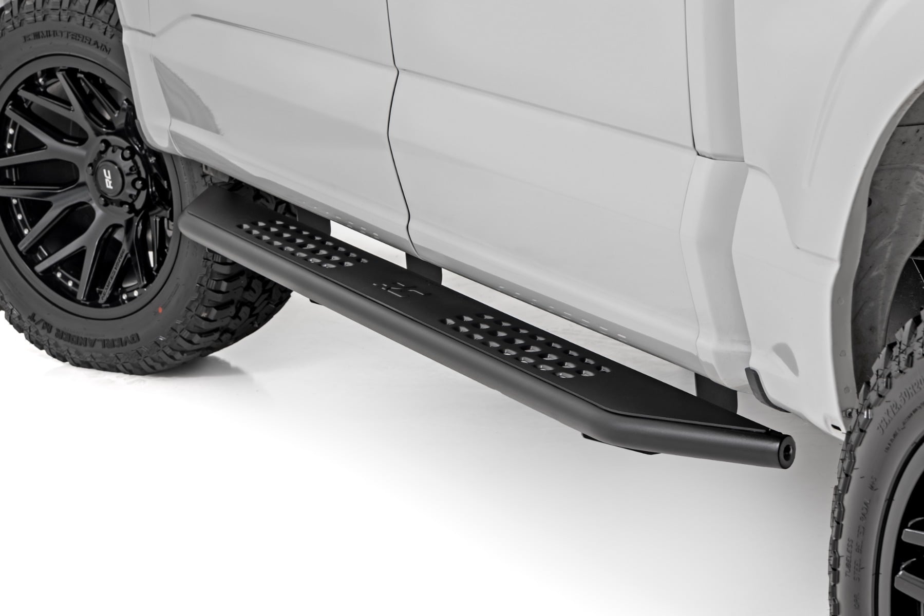 OV2 Running Boards | Side Step Bars | Crew Cab | Ford F-150/Lightning/F-250/F-350 (15-26) - Steps & Runningboard (Image 1 of 6)