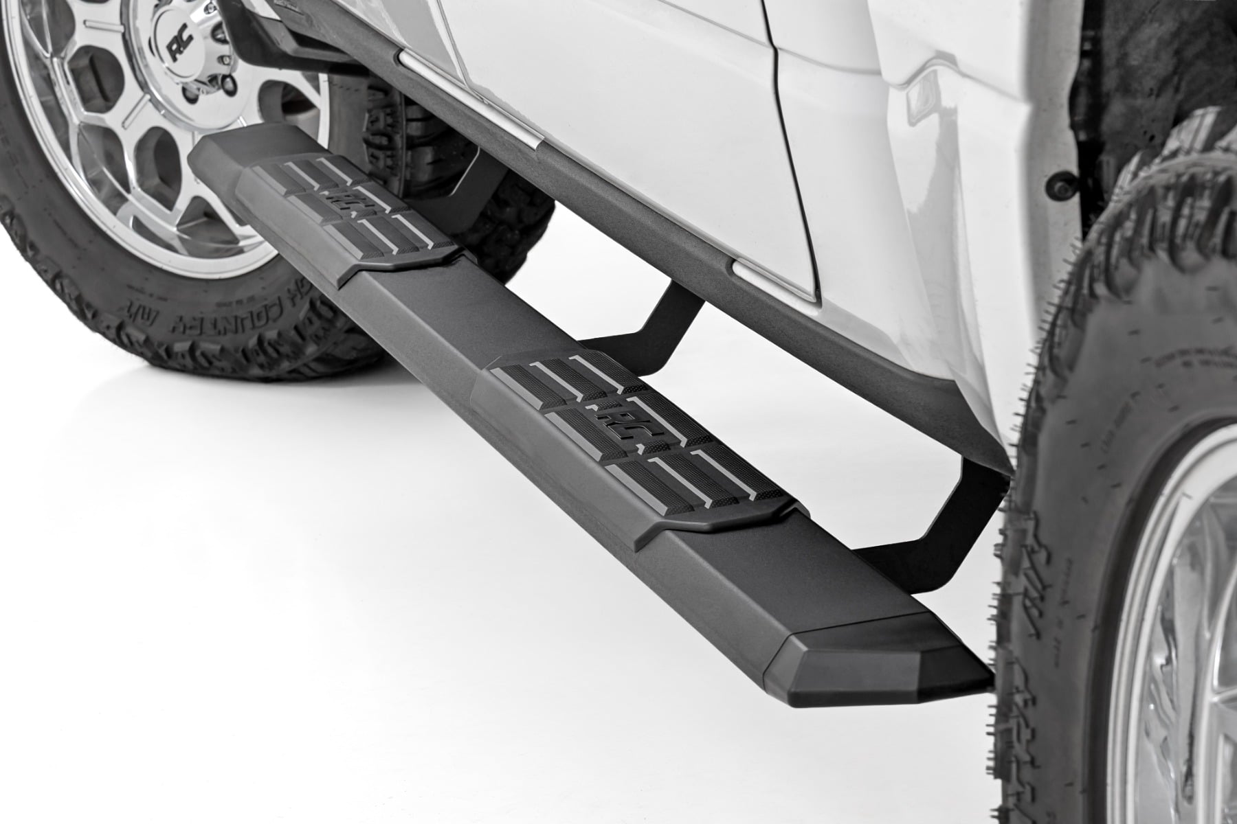 TR2 Running Boards | Ram 1500 (19-26)/1500 TRX (21-24) - Steps & Runningboard (Image 1 of 6)