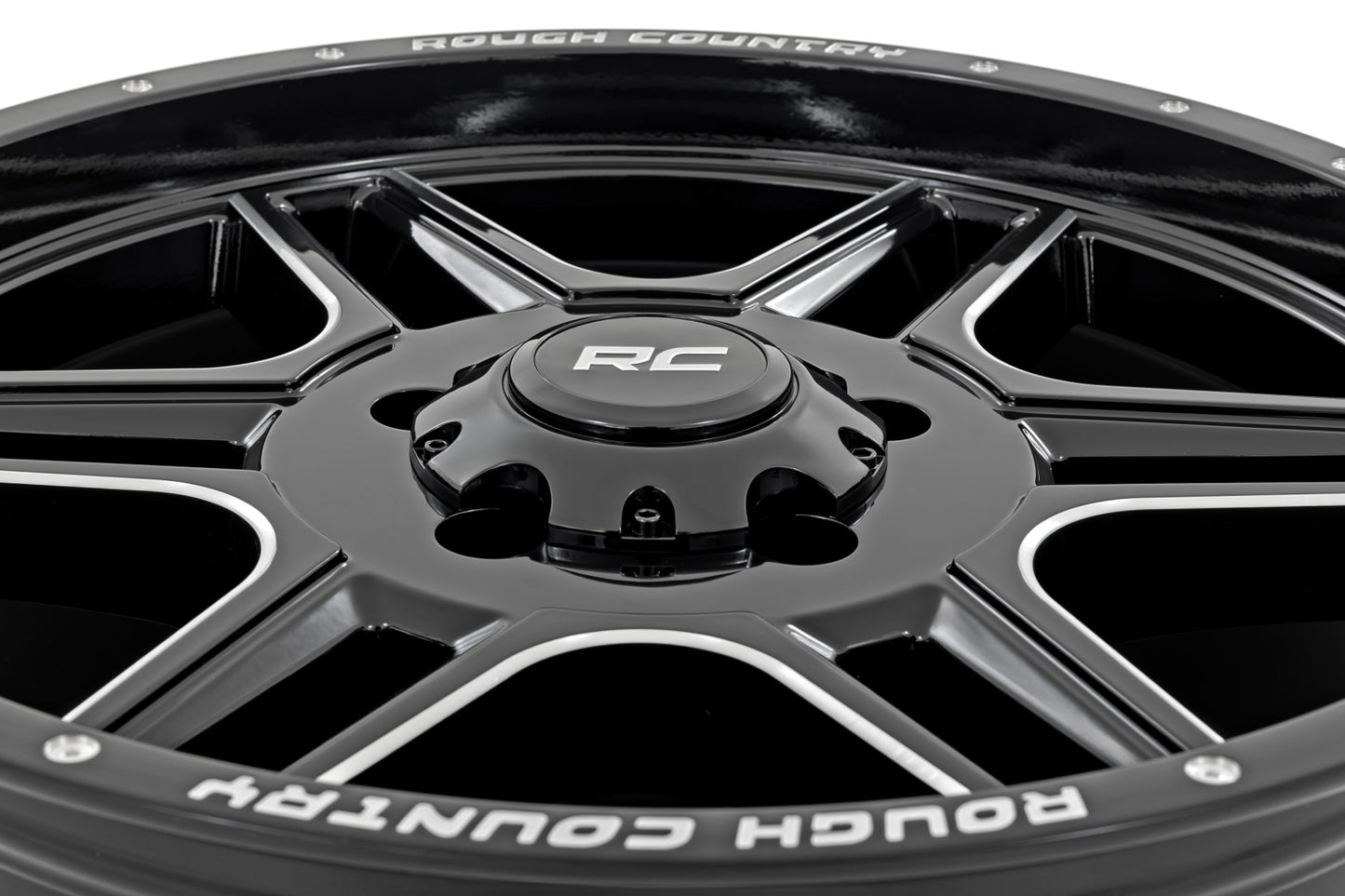 Rough Country 92 Series Wheel | Machined One-Piece | Gloss Black | 18x9 | 5x5.5 | +0mm - RC Wheels (Image 3 of 4)