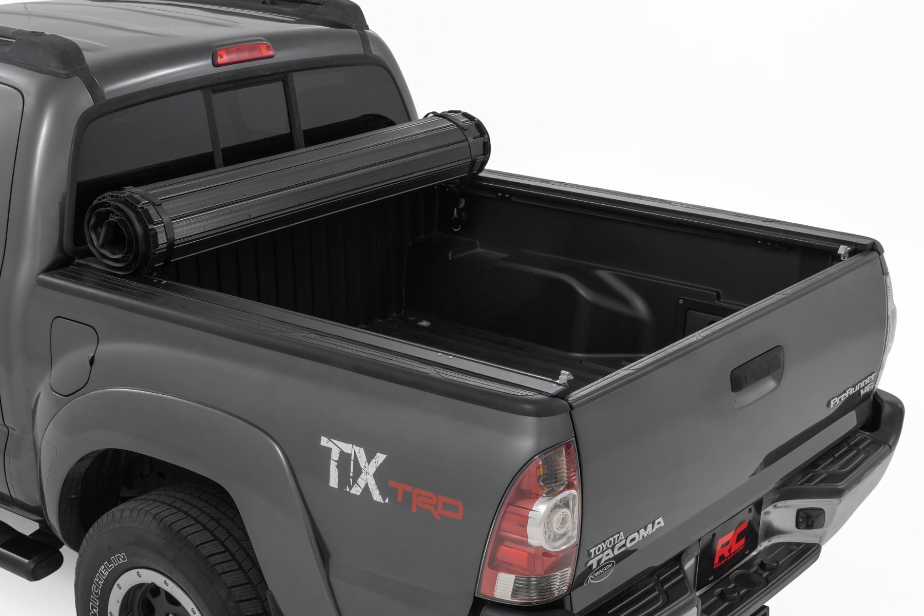 Hard Roll Up Bed Cover | 5' Bed | Toyota Tacoma 2WD/4WD (2005-2015) - Bed Covers (Image 2 of 6)