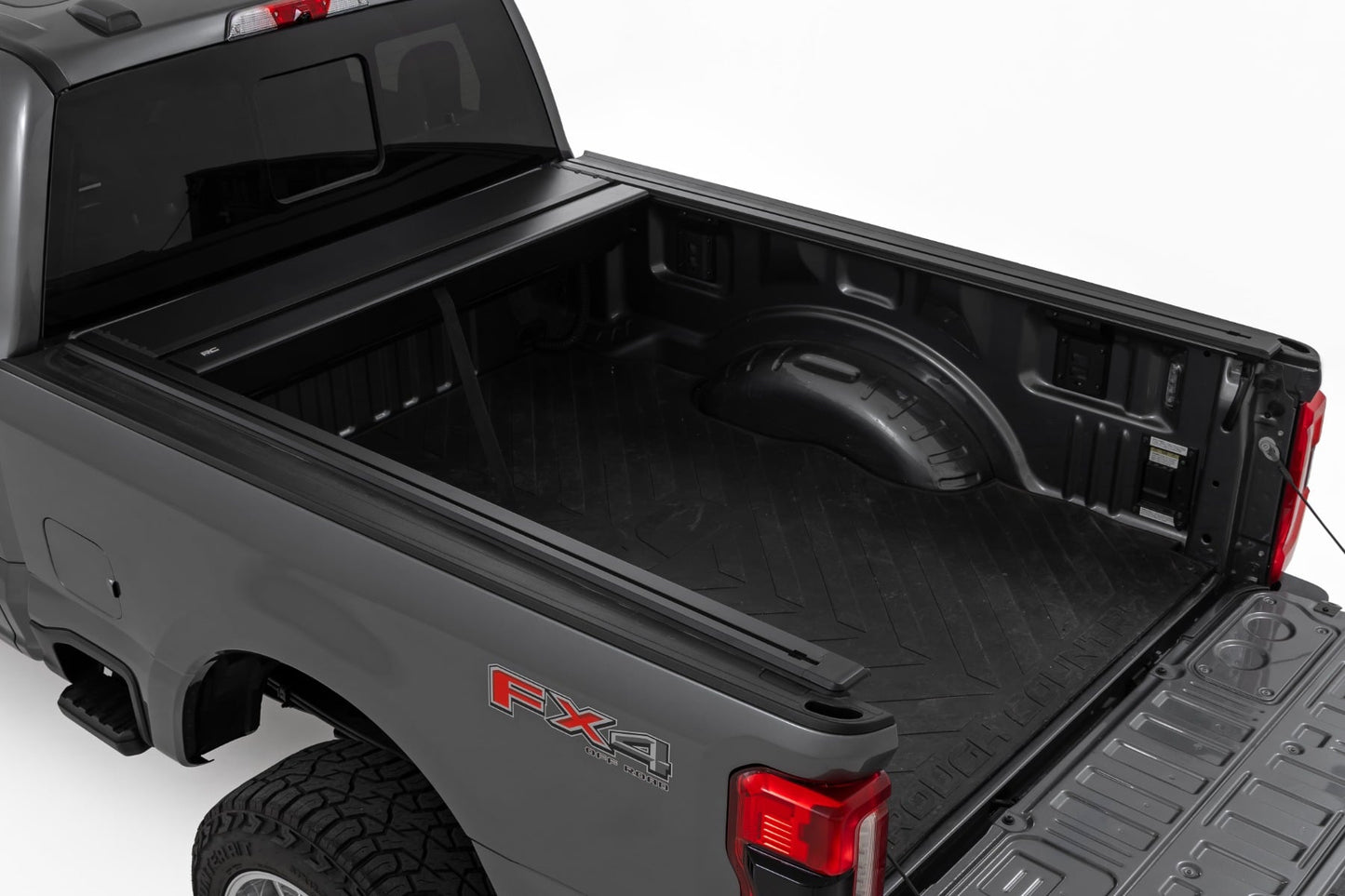 Manual Retractable Bed Cover | 6'10" Bed | Ford F-250/F-350 Super Duty (17-26) - Bed Covers (Image 3 of 6)