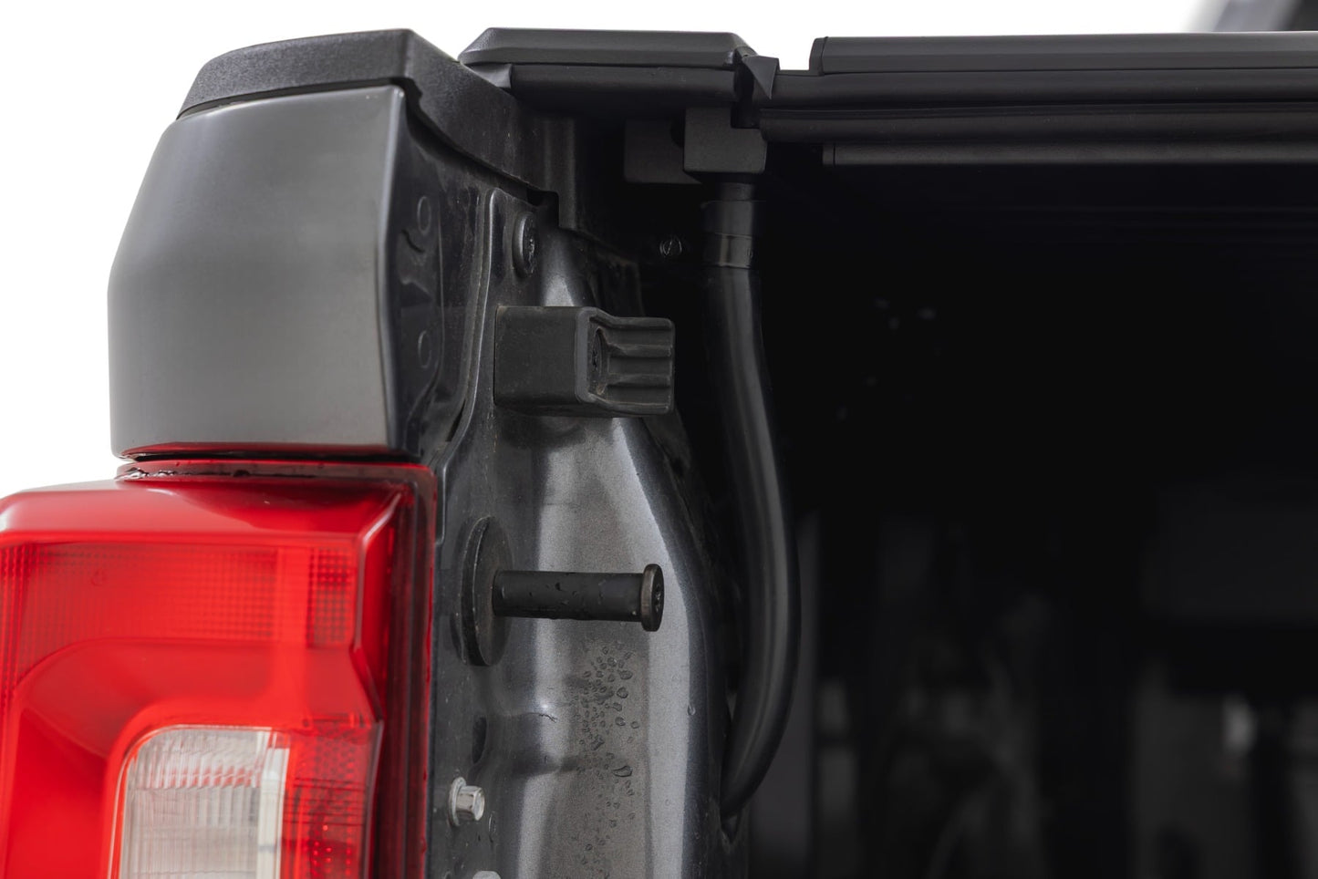 Manual Retractable Bed Cover | 6'10" Bed | Ford F-250/F-350 Super Duty (17-26) - Bed Covers (Image 6 of 6)