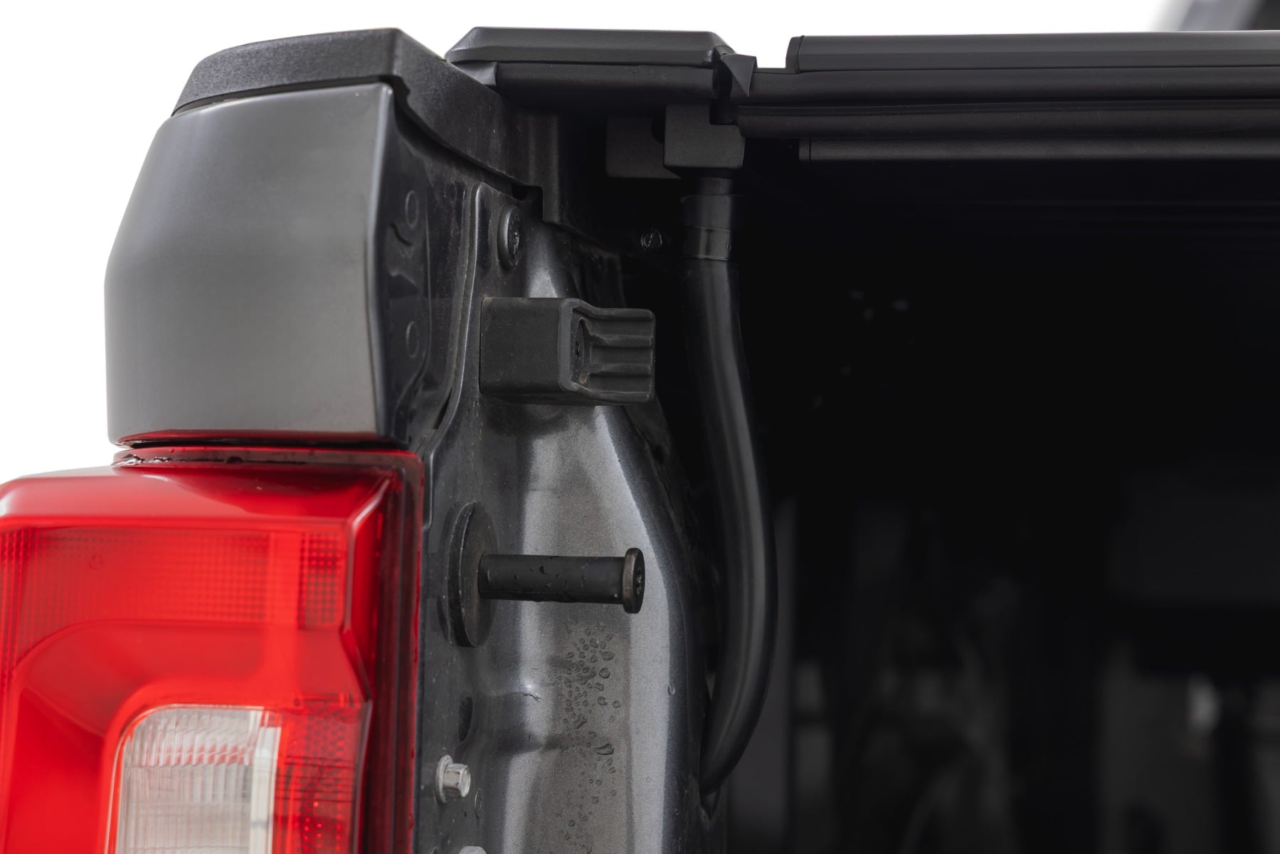 Manual Retractable Bed Cover | 6'10" Bed | Ford F-250/F-350 Super Duty (17-26) - Bed Covers (Image 6 of 6)