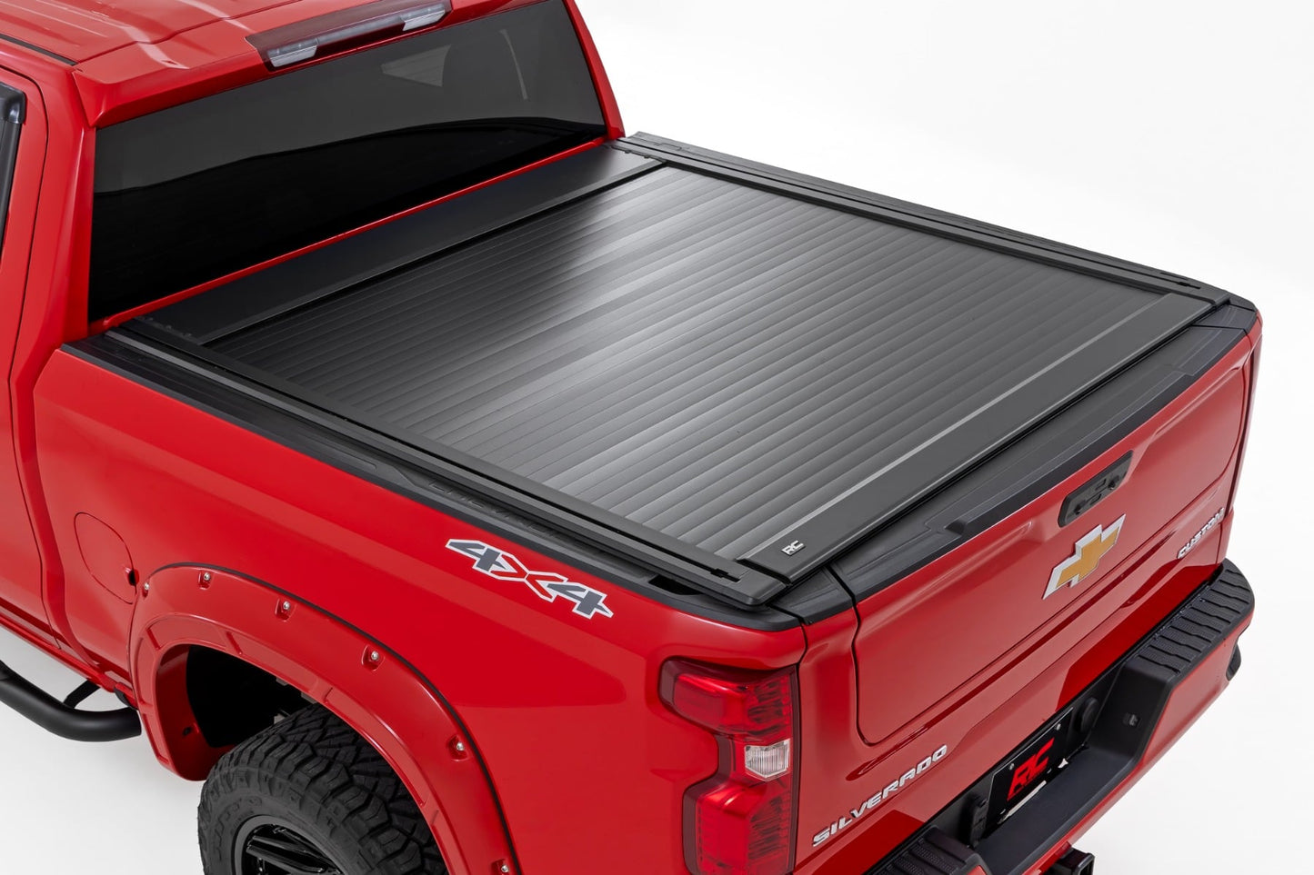 Manual Retractable Bed Cover | 5'10" Bed | Chevy/GMC Sierra 1500 (19-26)/Silverado 1500 (19-26) - Bed Covers (Image 1 of 6)