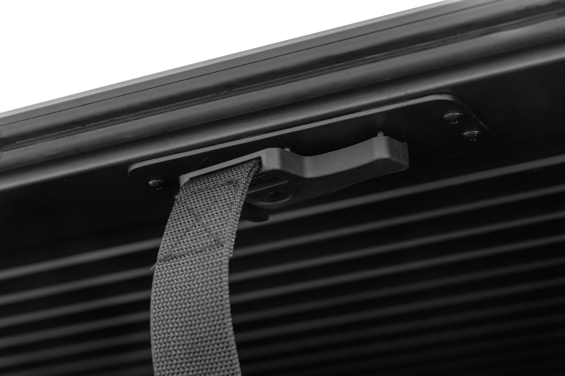 Manual Retractable Bed Cover | 5'10" Bed | Chevy/GMC Sierra 1500 (19-26)/Silverado 1500 (19-26) - Bed Covers (Image 5 of 6)