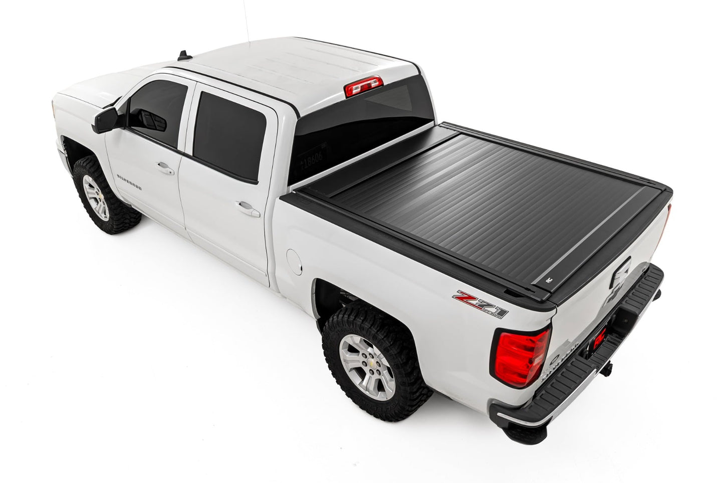 Manual Retractable Bed Cover | 5'9" Bed | Chevy/GMC 1500 (14-18 & Classic) - Bed Covers (Image 4 of 6)