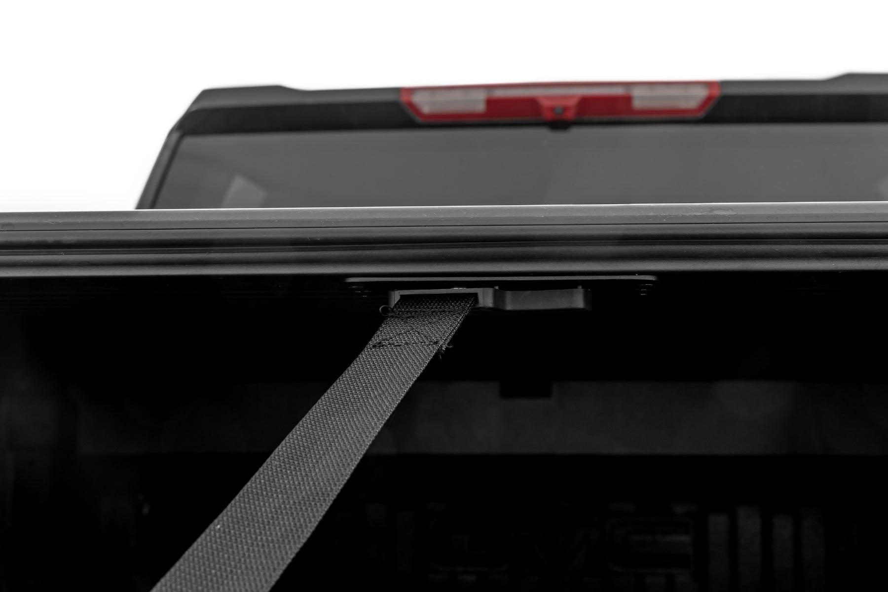 Manual Retractable Bed Cover | 6'9" Bed | Chevy/GMC 2500HD/3500HD (20-26) - Bed Covers (Image 5 of 6)