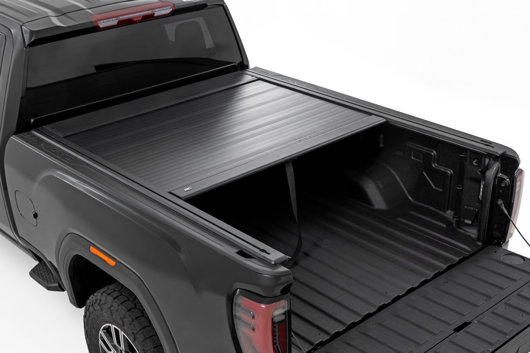Manual Retractable Bed Cover | 6'9" Bed | Chevy/GMC 2500HD/3500HD (20-26) - Bed Covers (Image 2 of 6)