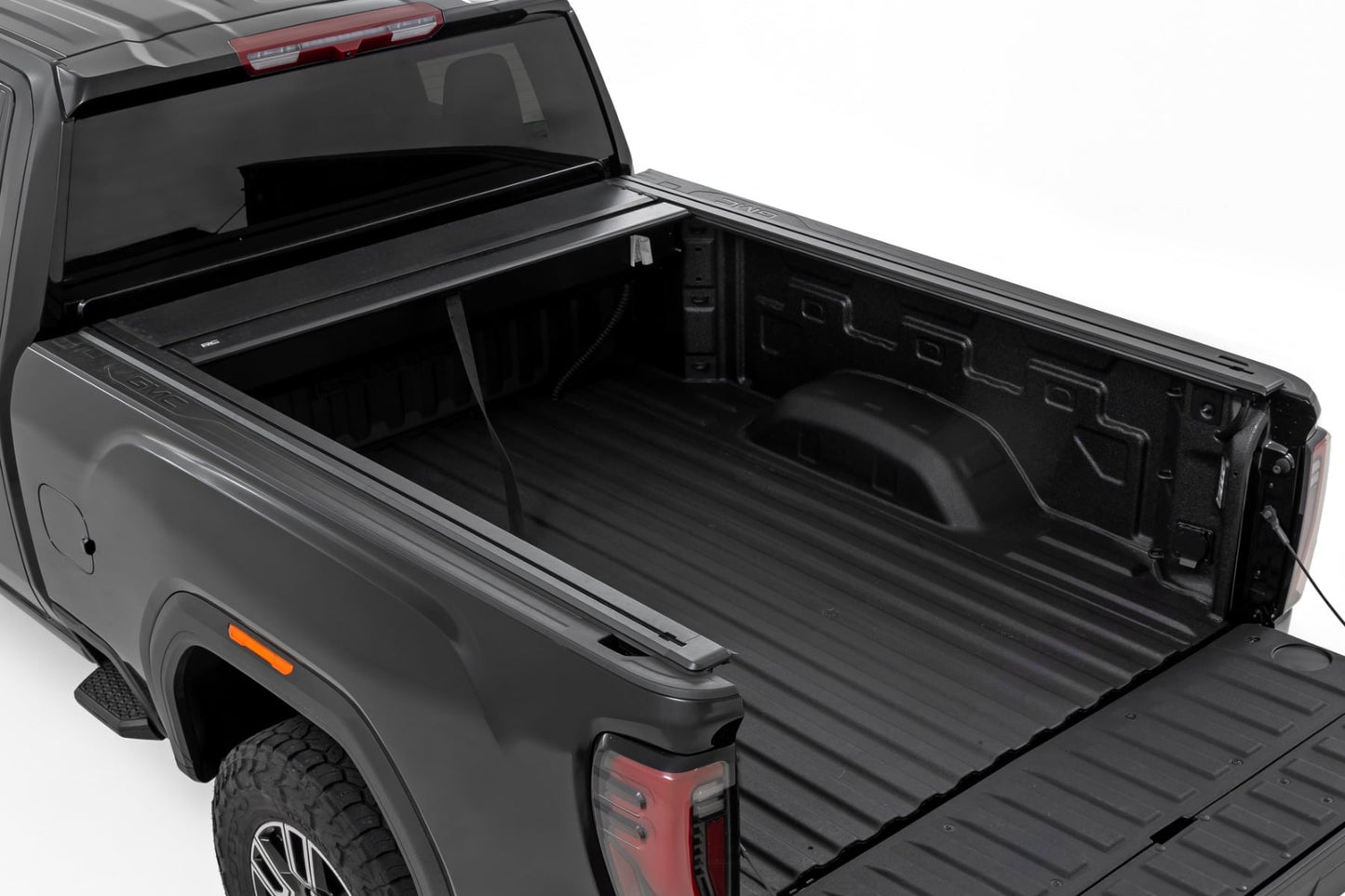 Manual Retractable Bed Cover | 6'9" Bed | Chevy/GMC 2500HD/3500HD (20-26) - Bed Covers (Image 3 of 6)