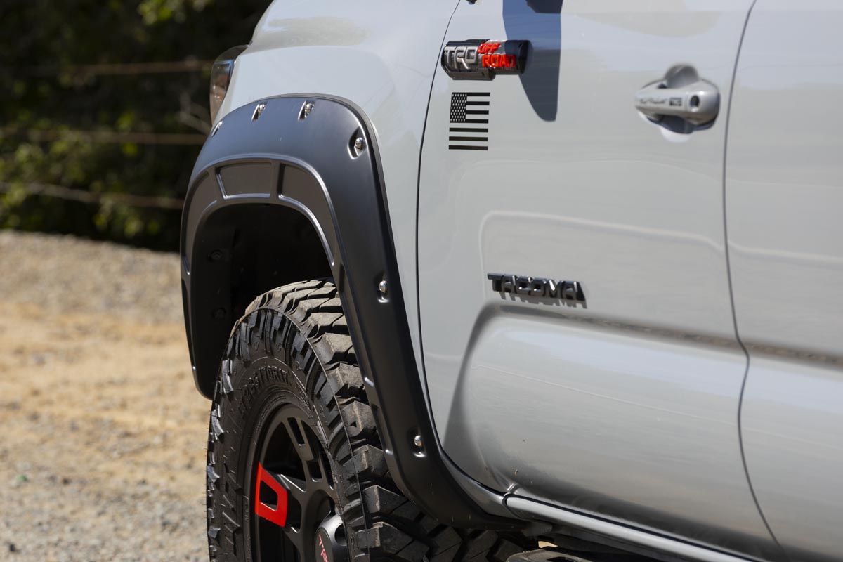 Defender Fender Flares | 202 Black Onyx | Toyota Tacoma 2WD/4WD (2016-2023) - Fender Flares (Image 6 of 6)