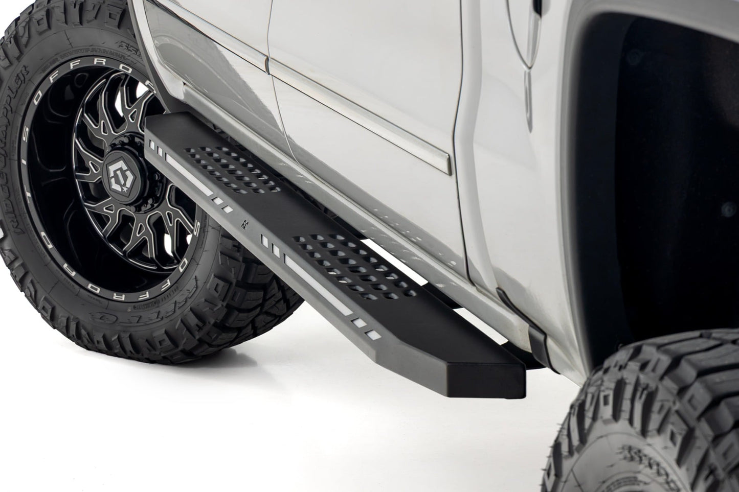 AC2 Running Boards | Amber/White | Crew Cab | Chevy/GMC 1500 (07-18) - Steps & Runningboard (Image 3 of 6)