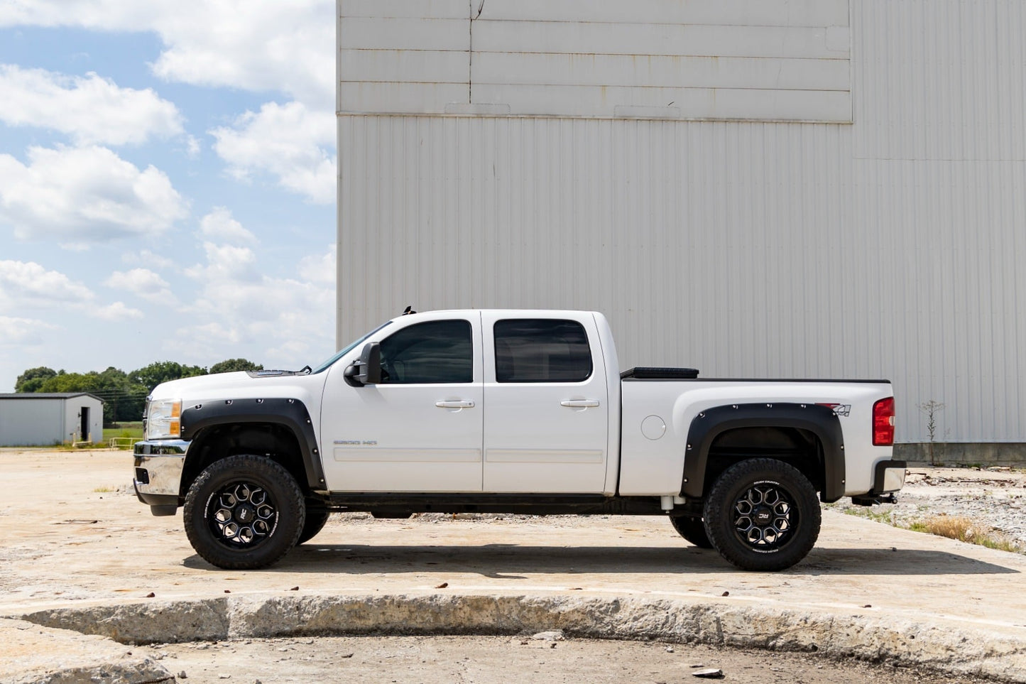 Pocket Fender Flares | 6'7" & 8' Bed | 16 Graystone | Chevy Silverado 1500/2500HD/3500HD (07-14) - Fender Flares (Image 3 of 6)
