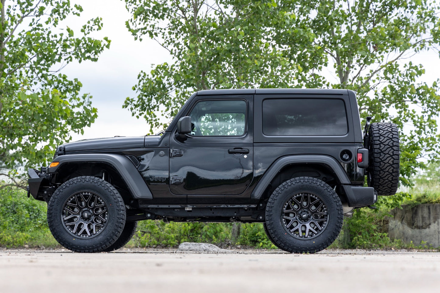 Rough Country 95 Series Wheel | Machined One-Piece | Gloss Black | 20x10 | 5x5 | -19mm - RC Wheels (Image 6 of 6)
