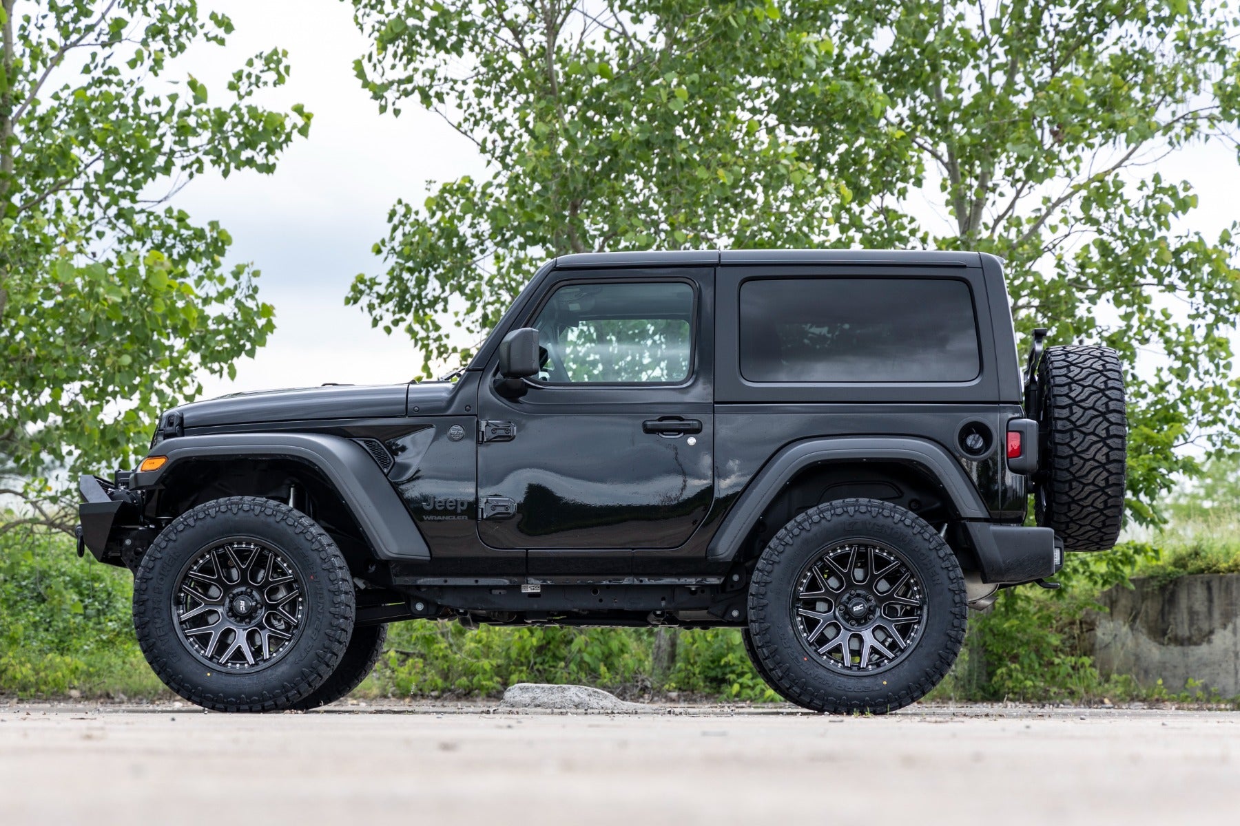 Rough Country 95 Series Wheel | Machined One-Piece | Gloss Black | 20x10 | 5x5 | -19mm - RC Wheels (Image 6 of 6)