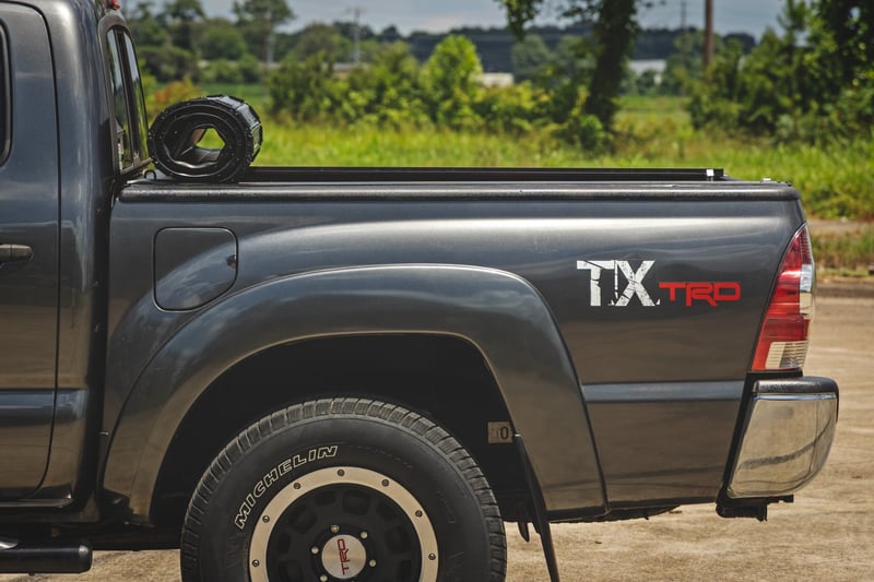 RC Hard Roll Up Bed Cover | 5' Bed | Toyota Tacoma 2WD/4WD (2005-2015) (manufacturer page)