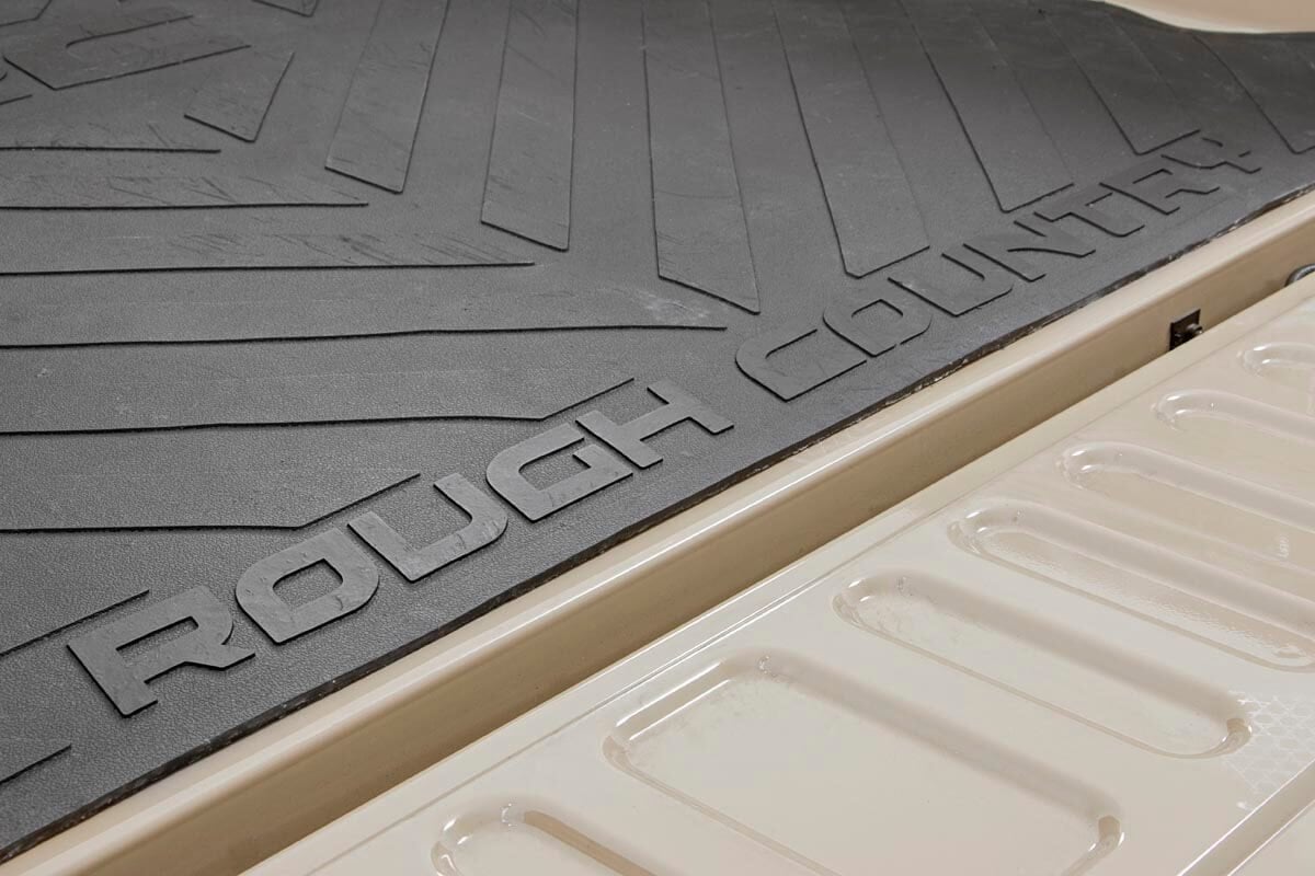 Bed Mat | 8' Bed | RC Logo | Chevy/GMC Sierra 1500 (19-26)/Silverado 1500 (19-26) - Cargo Management (Image 2 of 6)