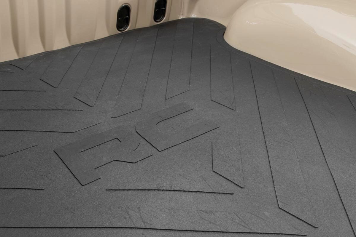 Bed Mat | 8' Bed | RC Logo | Chevy/GMC Sierra 1500 (19-26)/Silverado 1500 (19-26) - Cargo Management (Image 3 of 6)